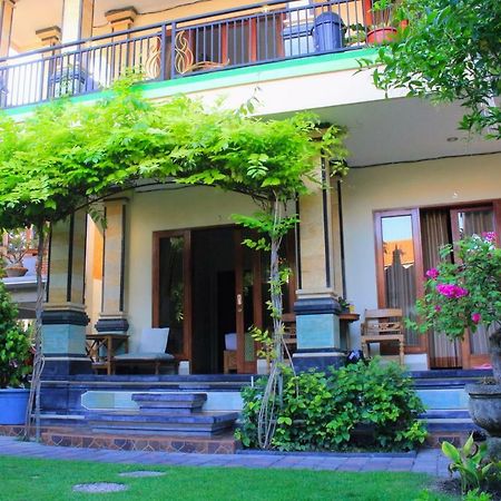 Cr Tris Rooms Seminyak Екстериор снимка