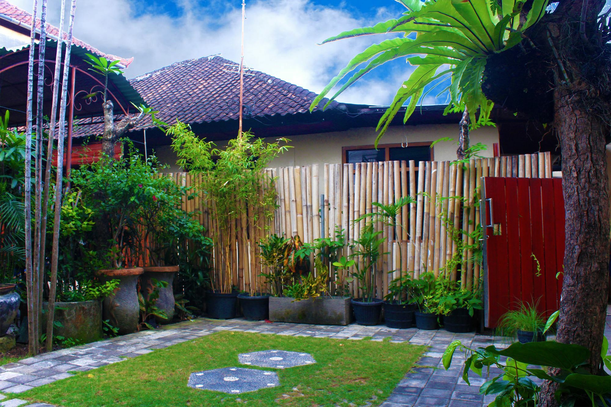 Cr Tris Rooms Seminyak Екстериор снимка
