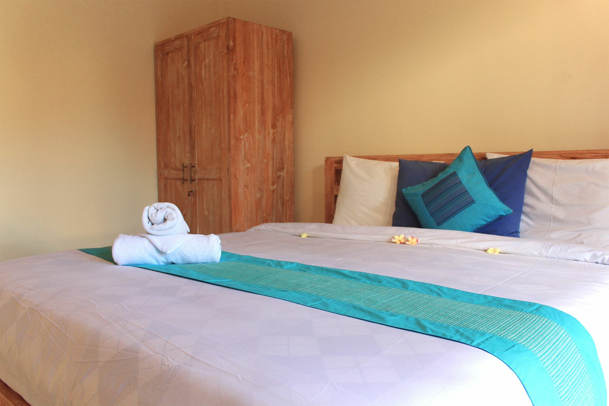 Cr Tris Rooms Seminyak Екстериор снимка