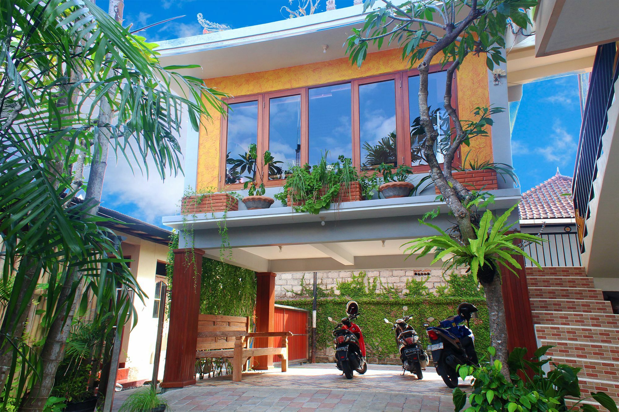 Cr Tris Rooms Seminyak Екстериор снимка