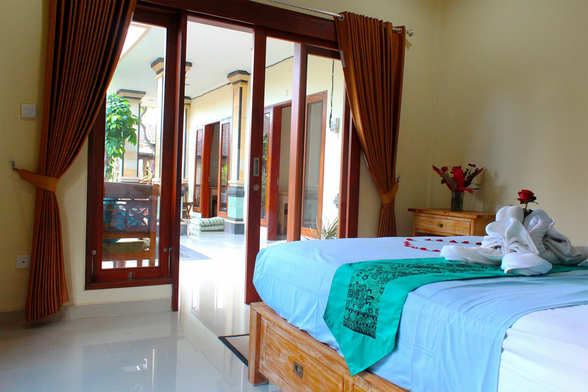 Cr Tris Rooms Seminyak Екстериор снимка