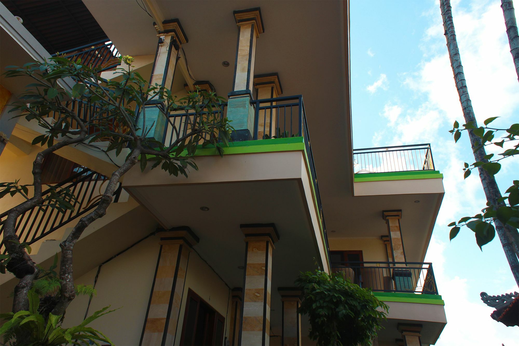 Cr Tris Rooms Seminyak Екстериор снимка