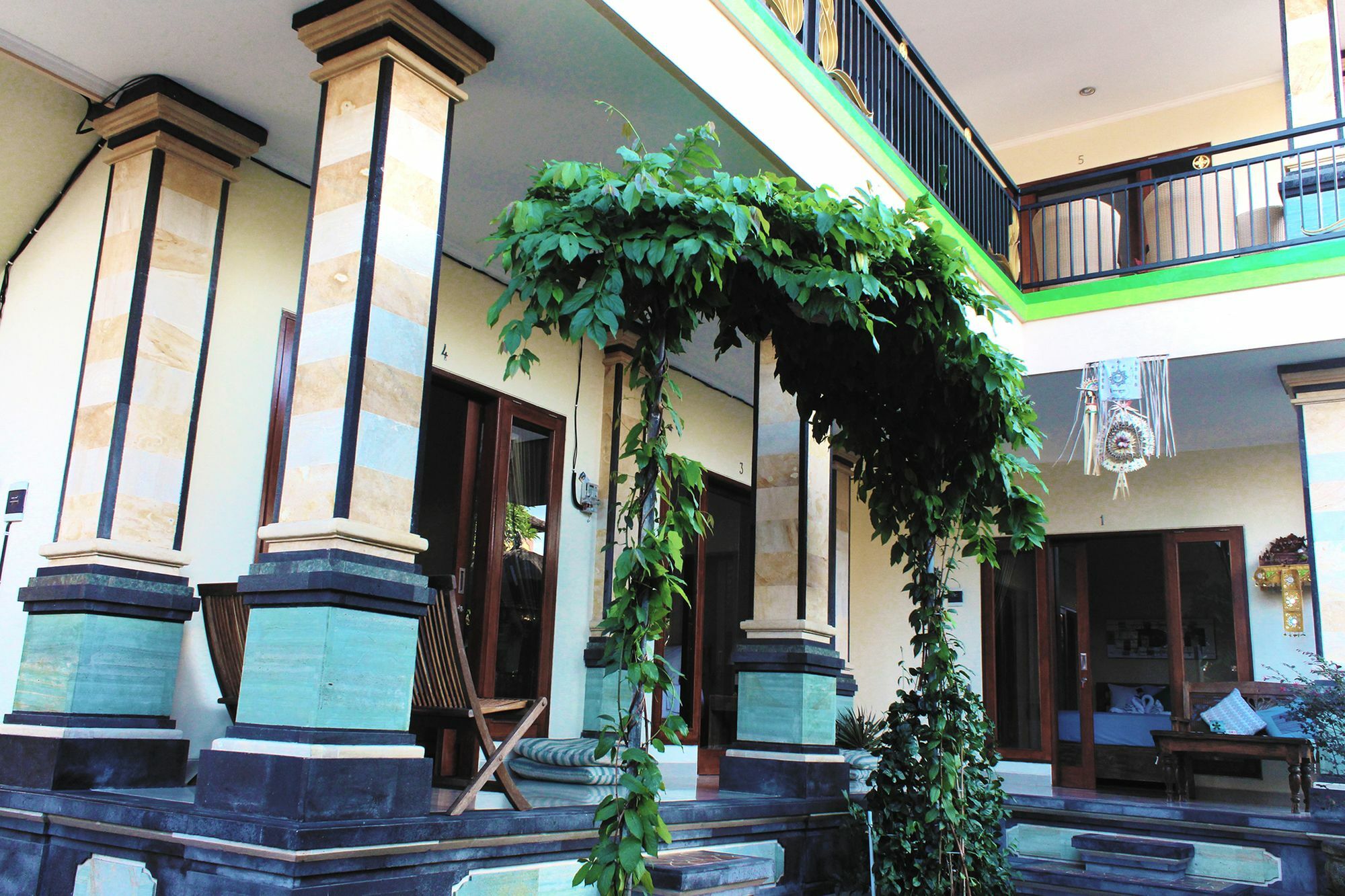 Cr Tris Rooms Seminyak Екстериор снимка