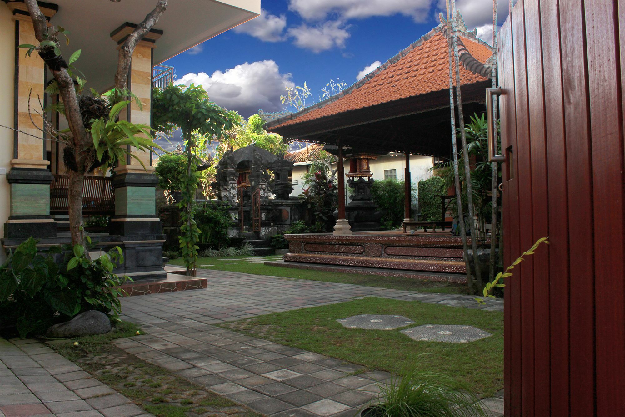 Cr Tris Rooms Seminyak Екстериор снимка