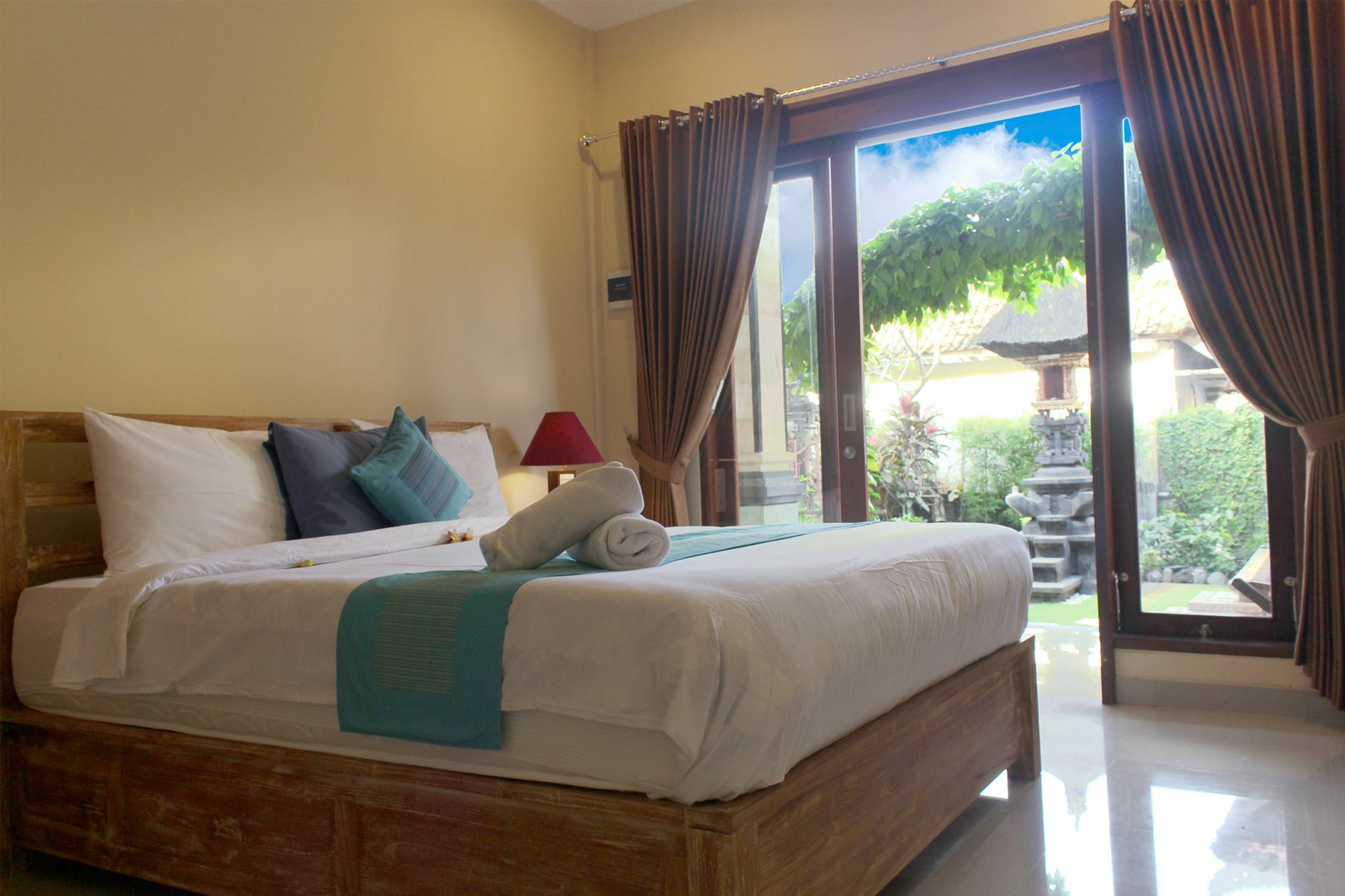 Cr Tris Rooms Seminyak Екстериор снимка