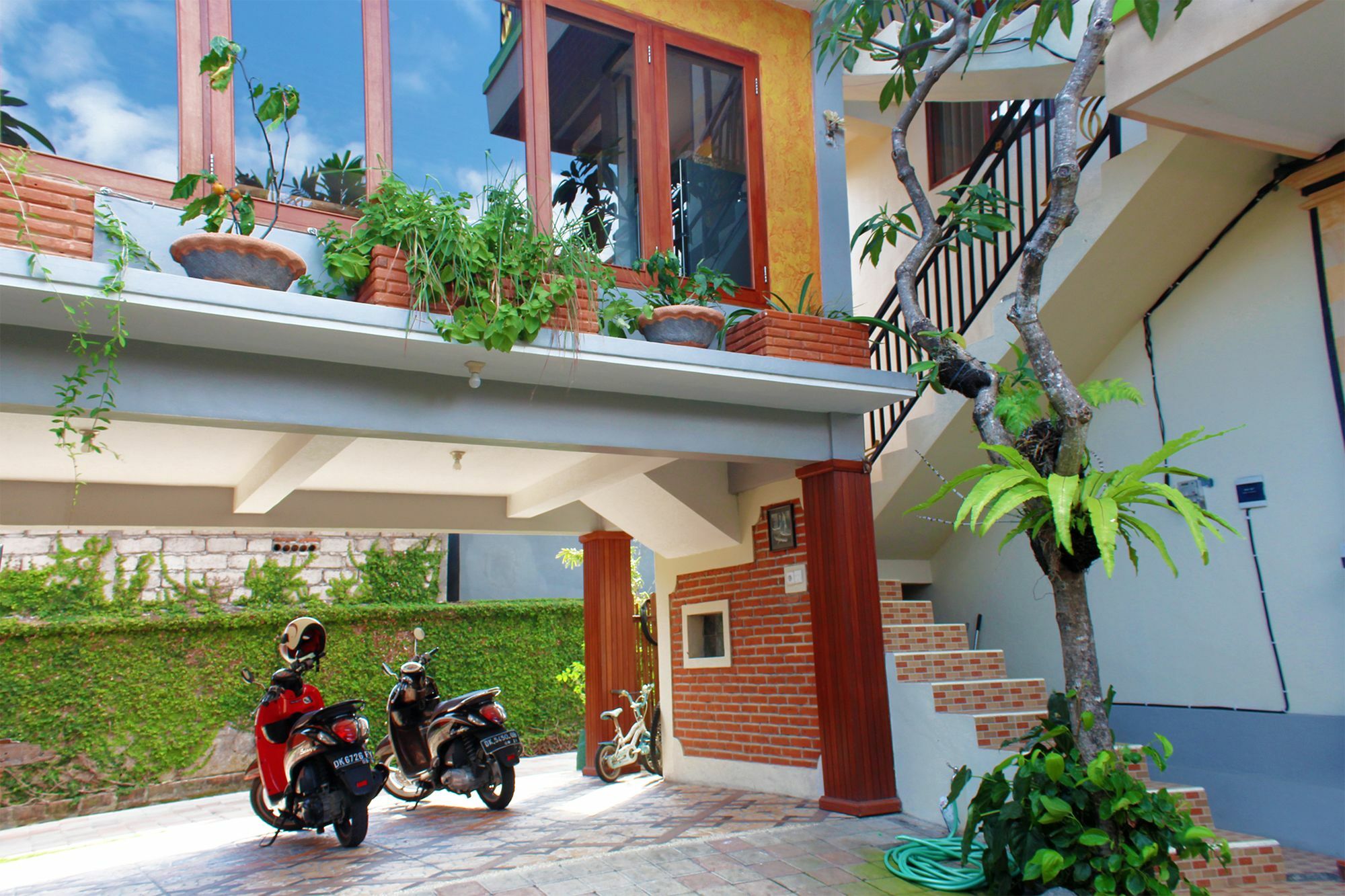 Cr Tris Rooms Seminyak Екстериор снимка
