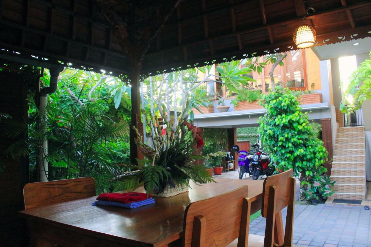 Cr Tris Rooms Seminyak Екстериор снимка